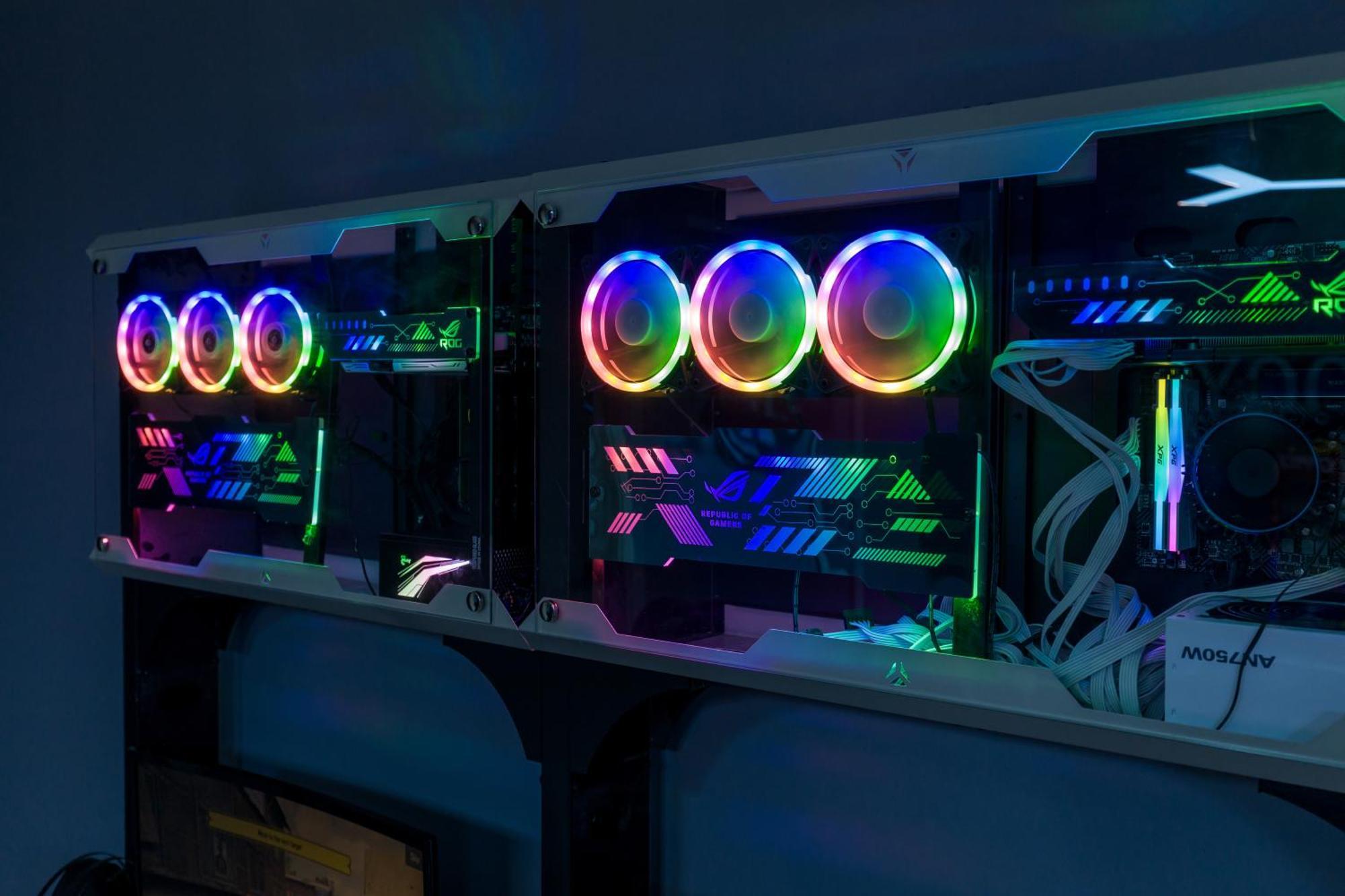 Aparthotel Arte Mont Kiara à Kuala Lumpur Extérieur photo A cluster of computers with RGB lighting